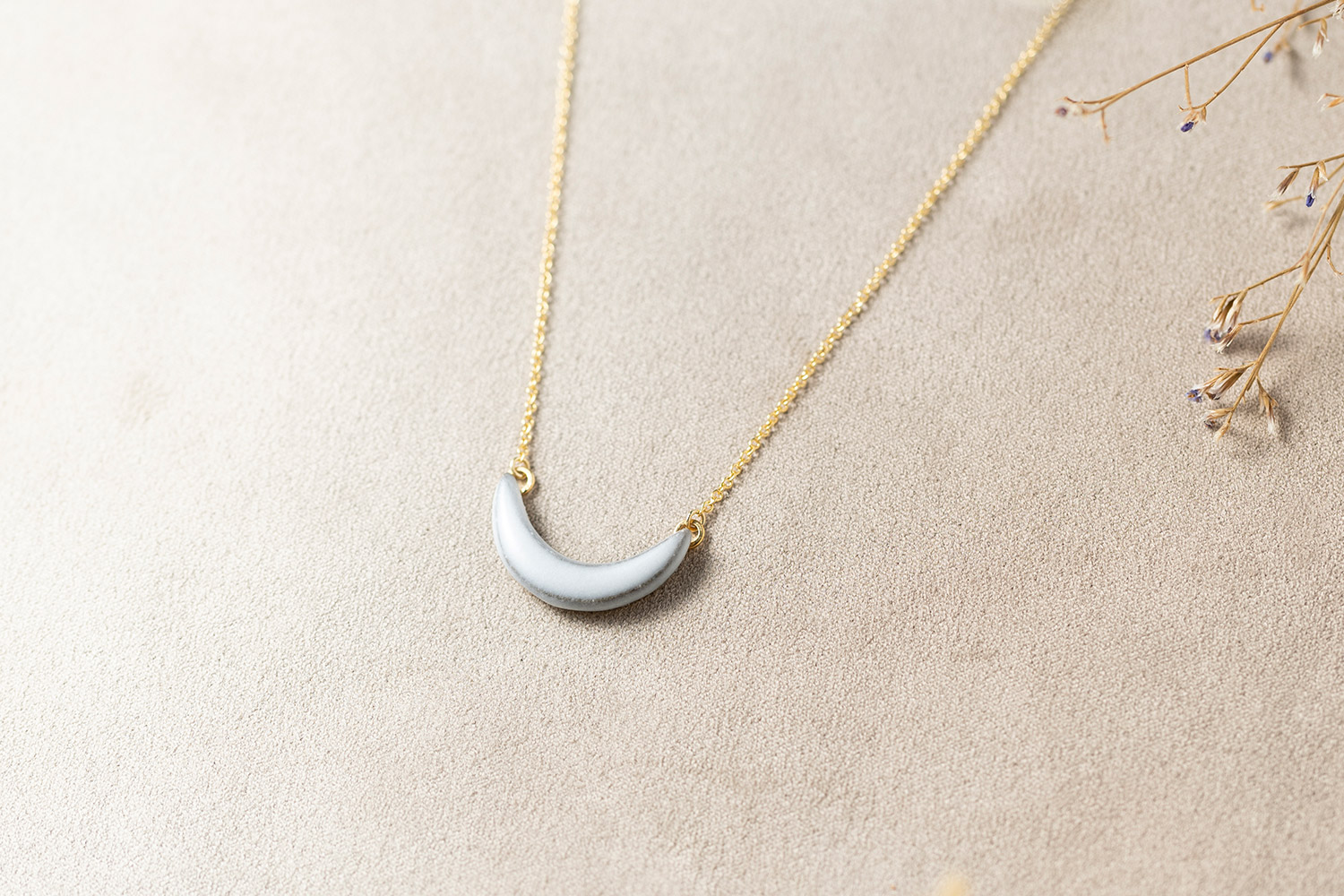 MIKELOオリジナル 陶器「tou」下弦の月 ネックレス｜白磁 ギフトボックス付き